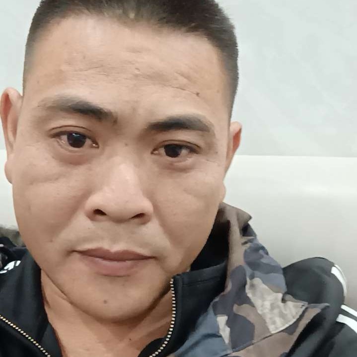 机灵改变小松鼠的照片