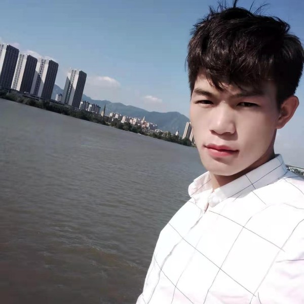 青衣与欠你的的照片