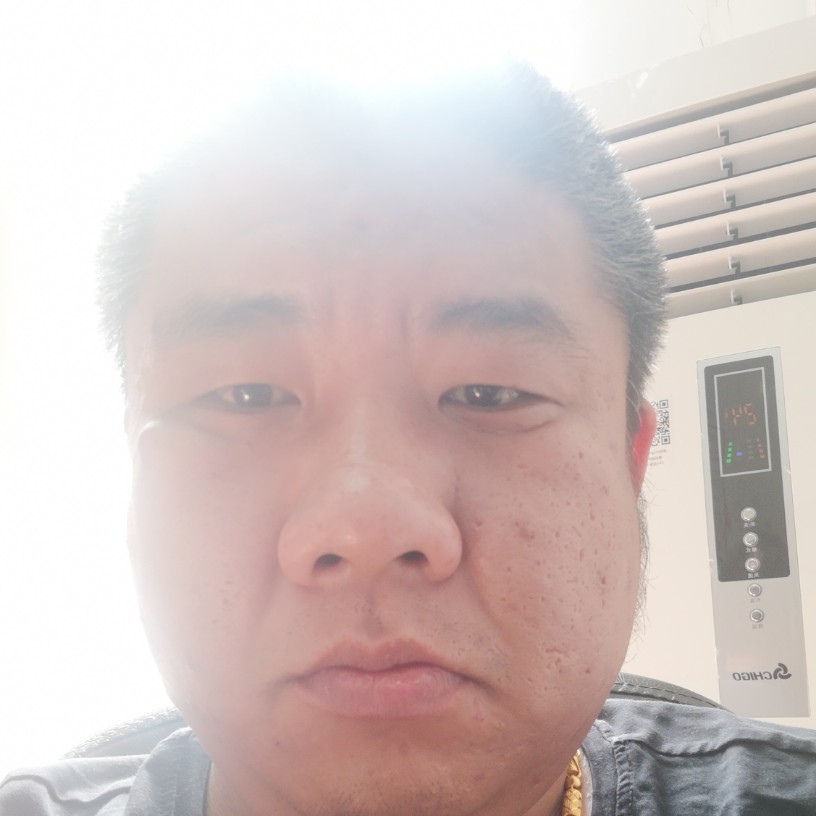 黑夜浅吻勤劳的照片