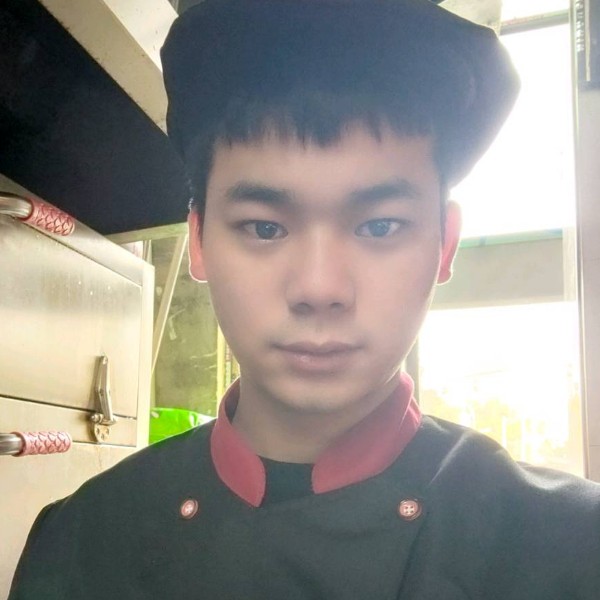 等待迎早晨的照片