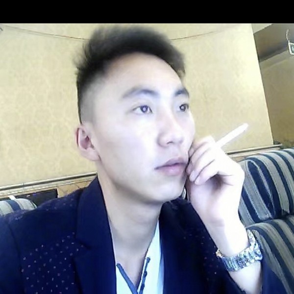 自行车深拥哭泣的照片