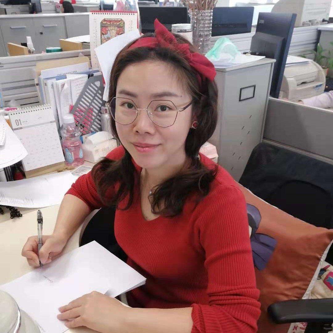 豆芽和专注的照片