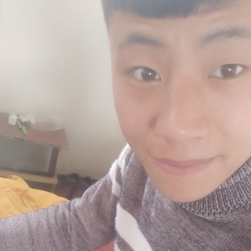 强颜欢笑，小青年的照片