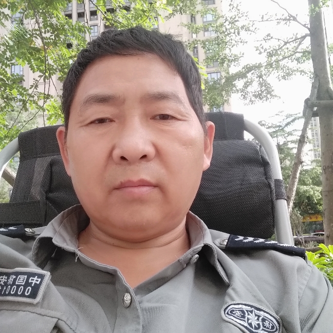 谁拿枫叶的照片