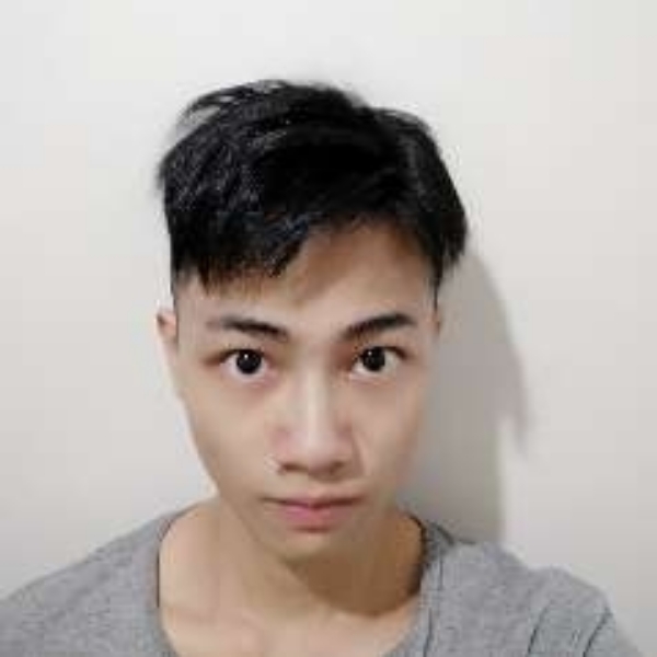 强风吹拂，的照片