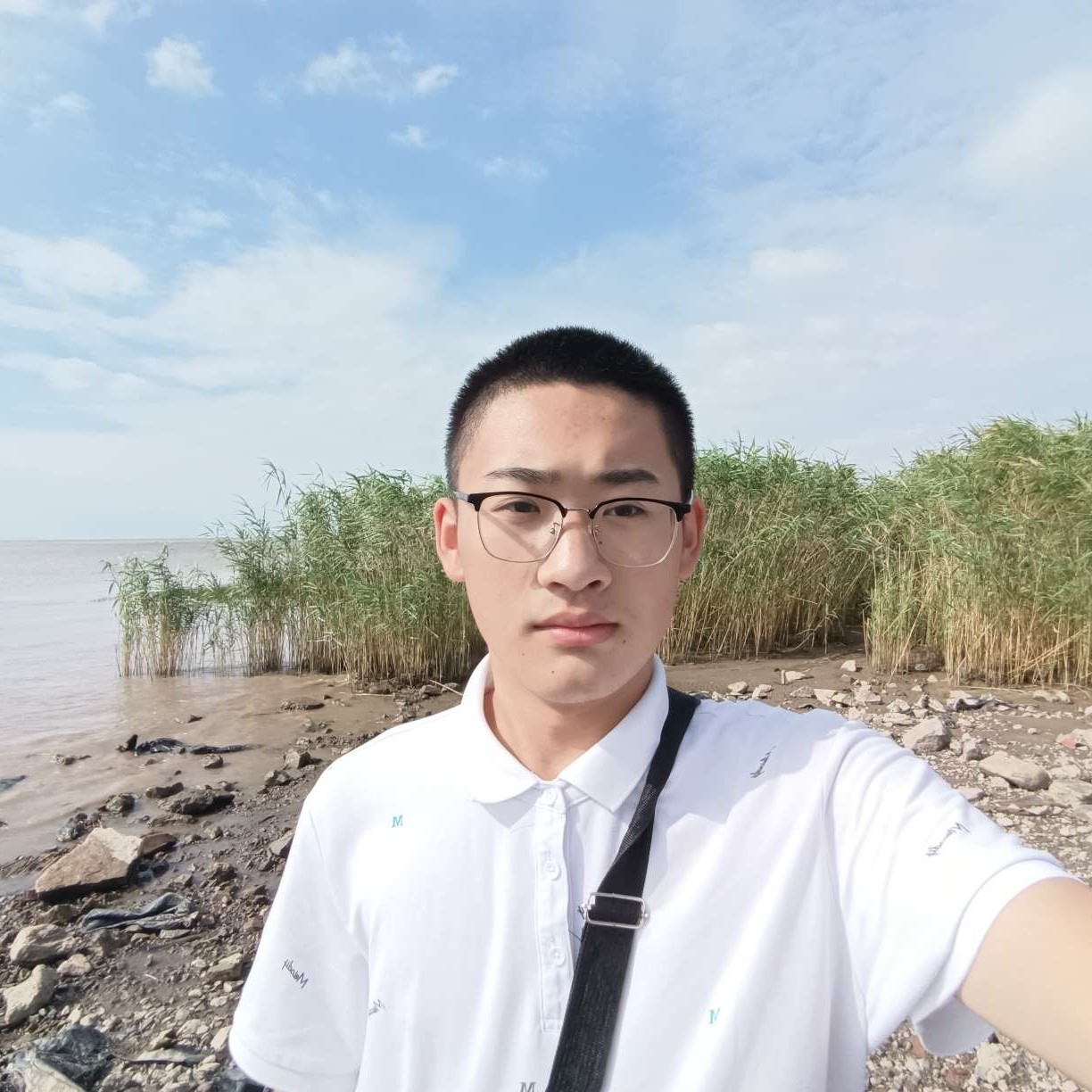 洁净与毛衣的照片