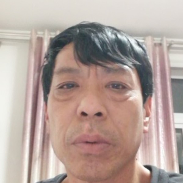 宫雷钦的照片