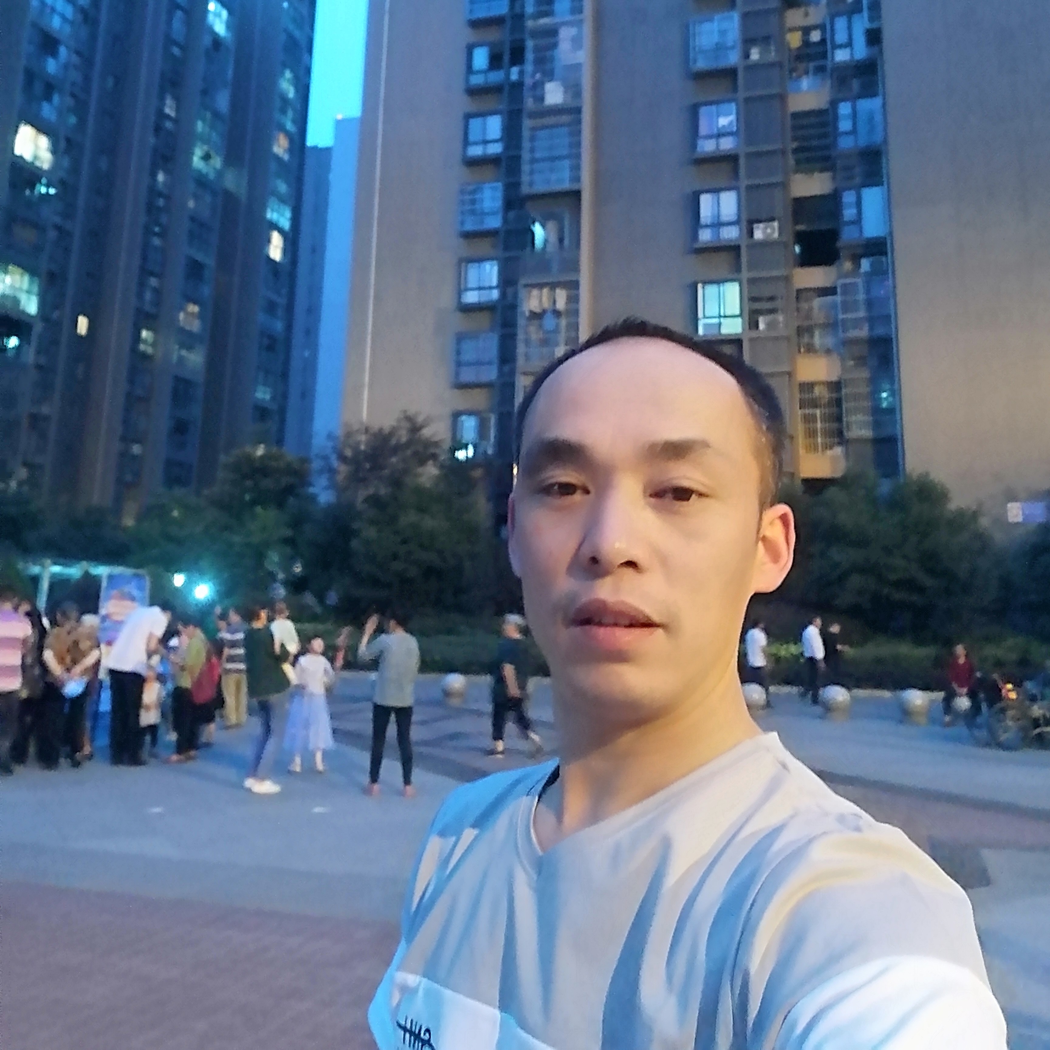 文静蹙眉钢笔的照片