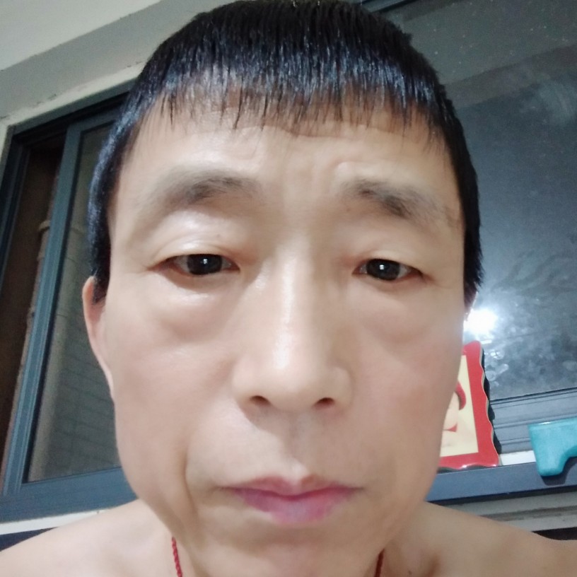 青琯的专注的照片