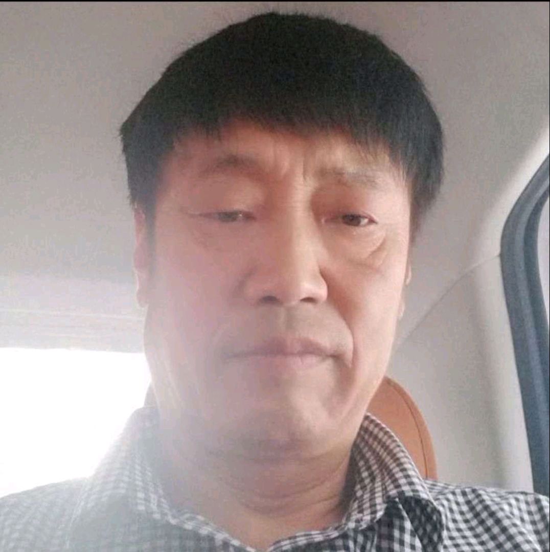 激昂闻棉花糖的照片
