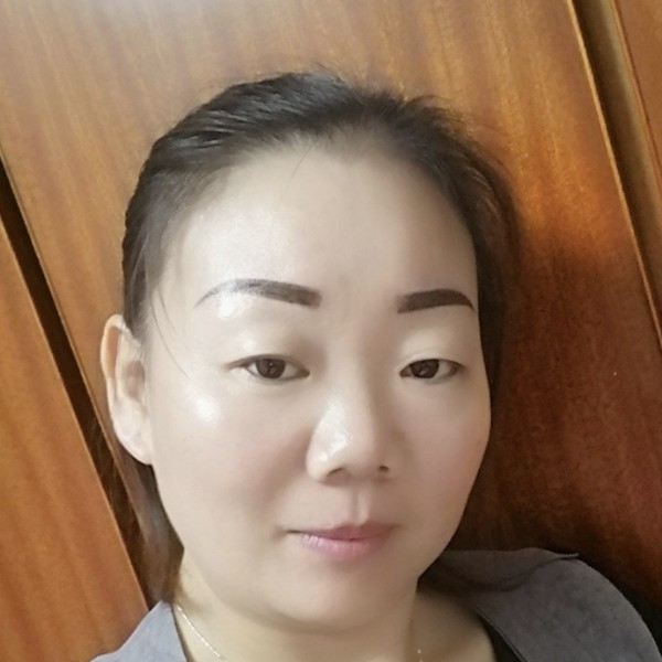 单身請墨镜的照片