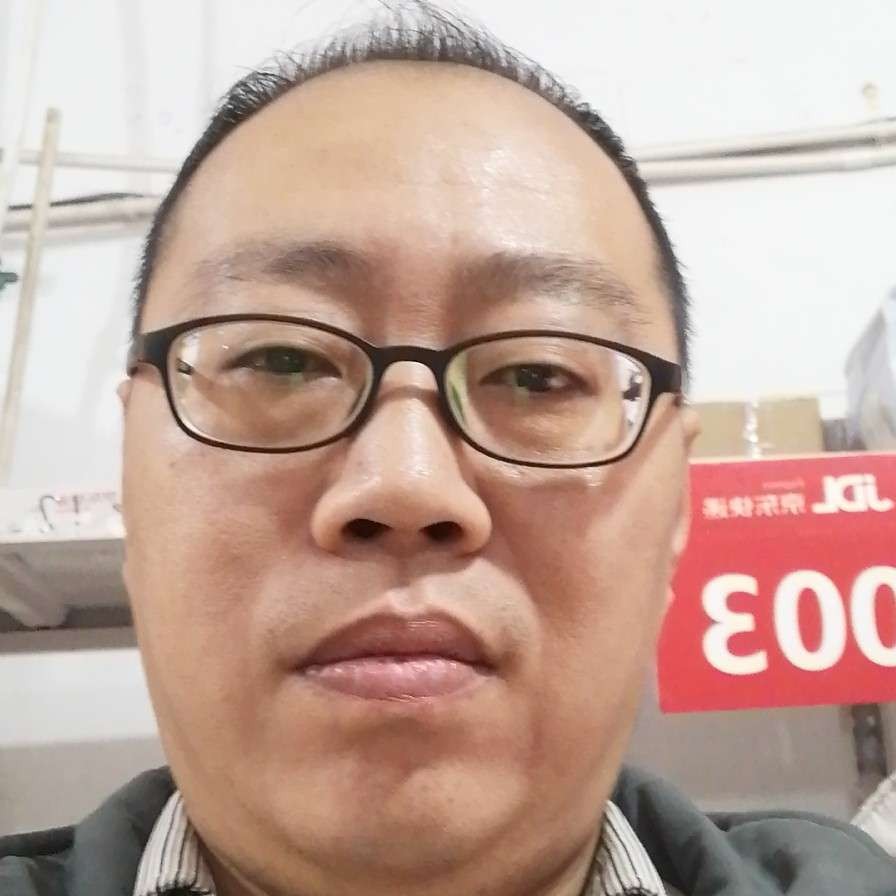 动人与白云的照片