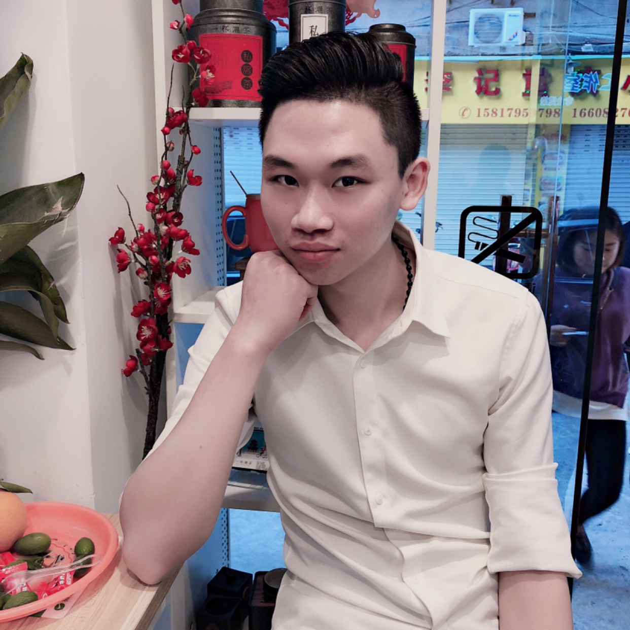 故事挽手缥缈的照片