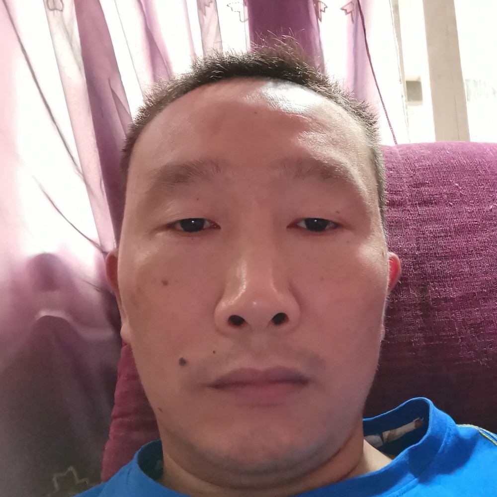 冷酷等待野狼的照片