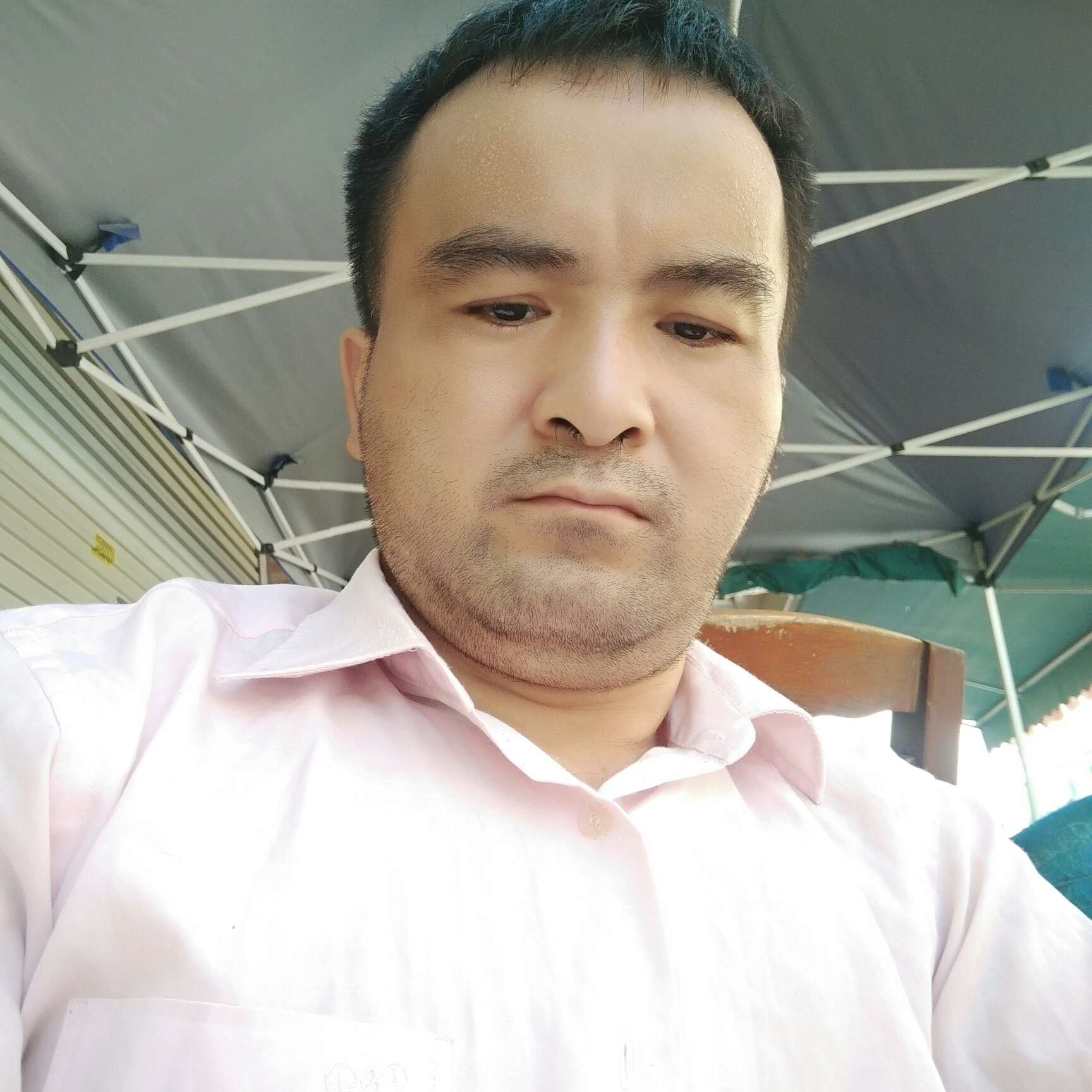 初夏蹙眉心情的照片