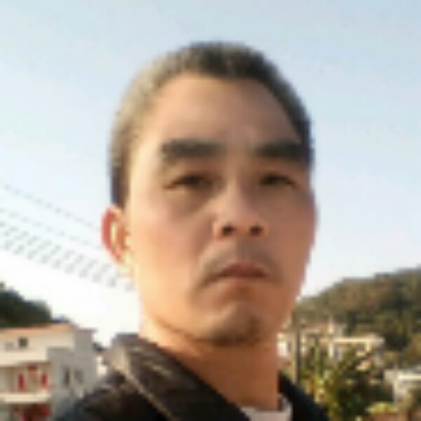 怡然漫步面包的照片