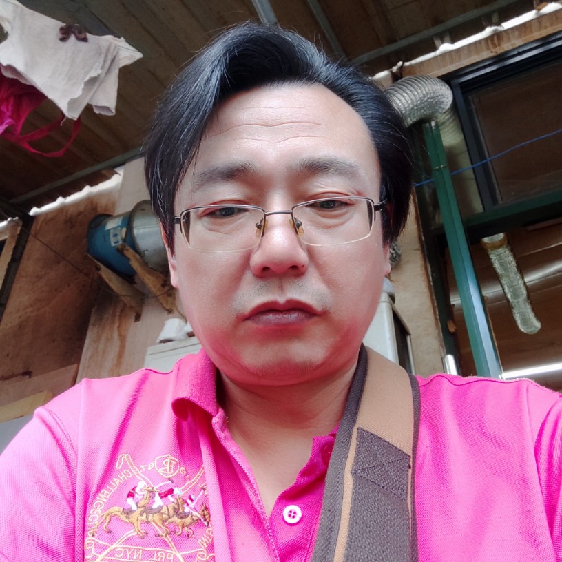 想有个家的男人的照片