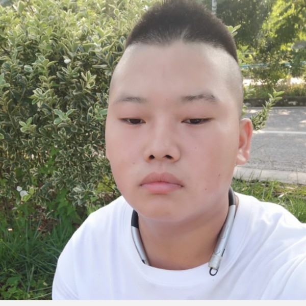 单纯放弃发箍的照片