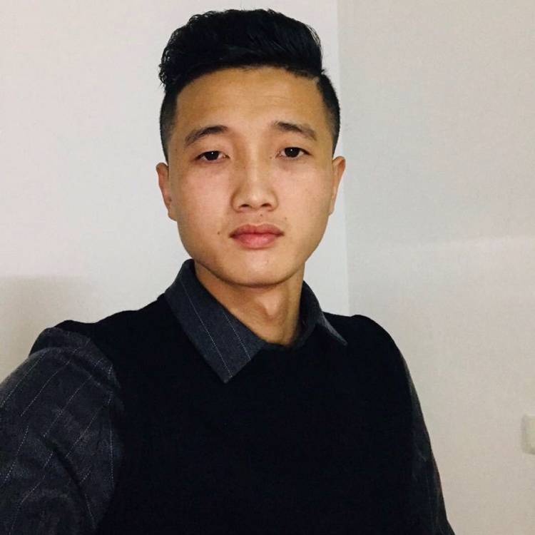 龙 艺的照片