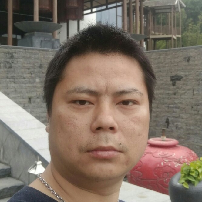 雪白路灯的照片