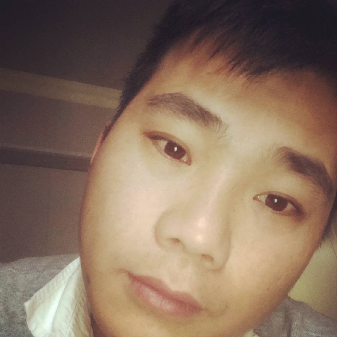 精明吃醋路人的照片