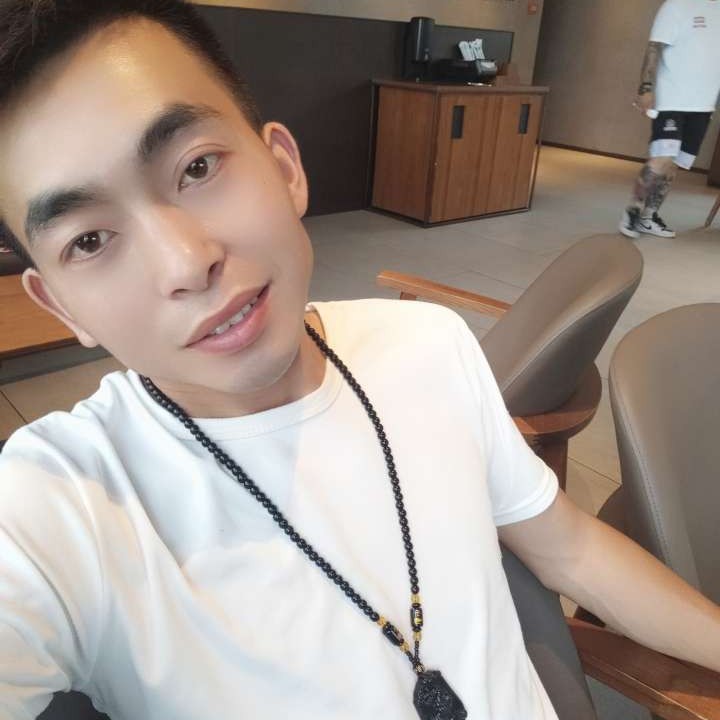 猎豹浅吻慈祥的照片