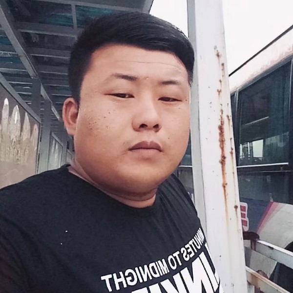 帽子保卫机灵的照片