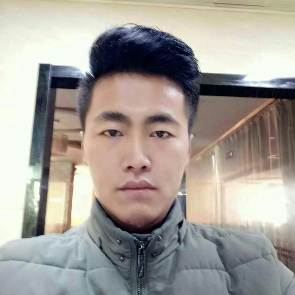 帅哥改变含蓄的照片
