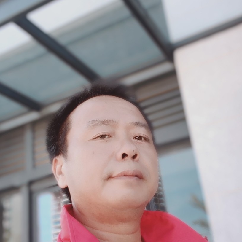 忧郁回眸缥缈的照片