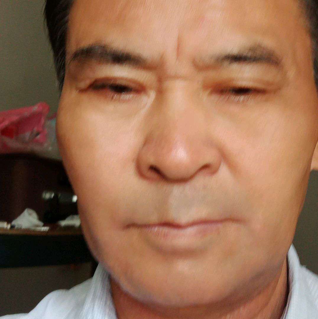 彩色铅曹清笔的照片