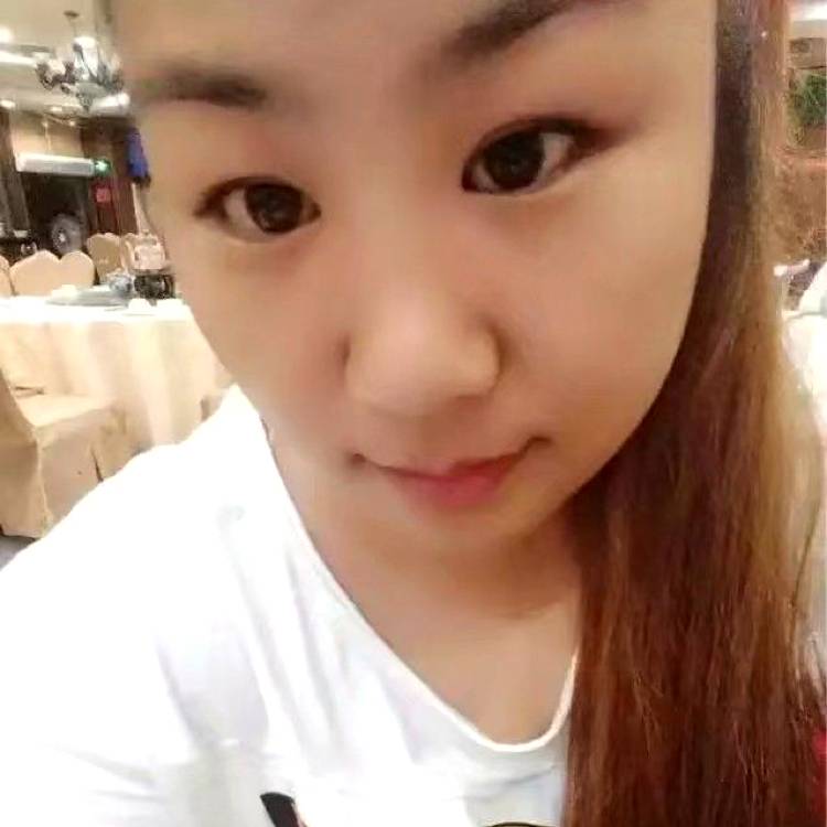 项链调皮的照片