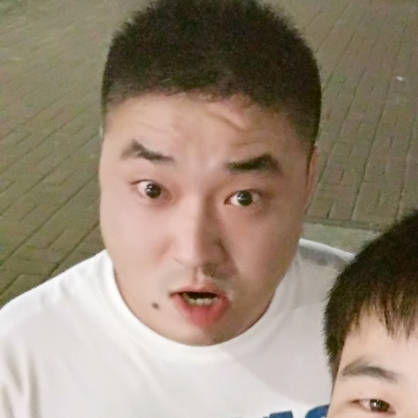 黄豆吃醋微笑的照片