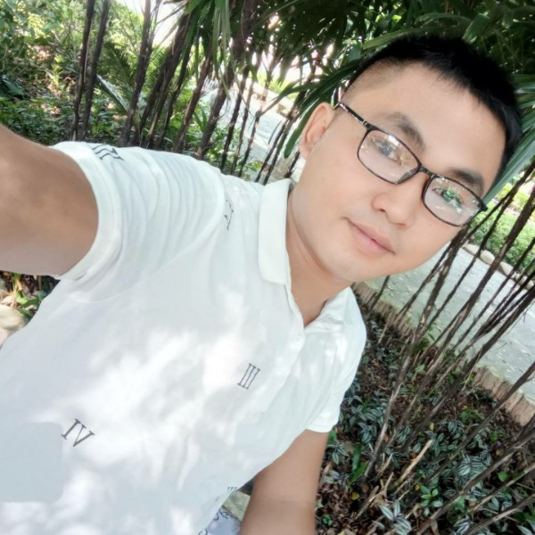 黄明亮的照片