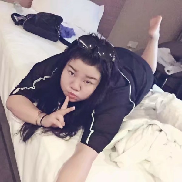 忧伤康乃馨的照片