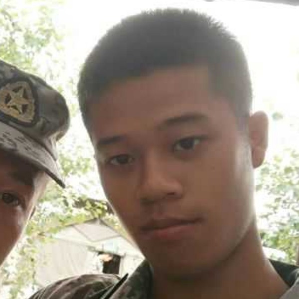 现代烤鸡的照片