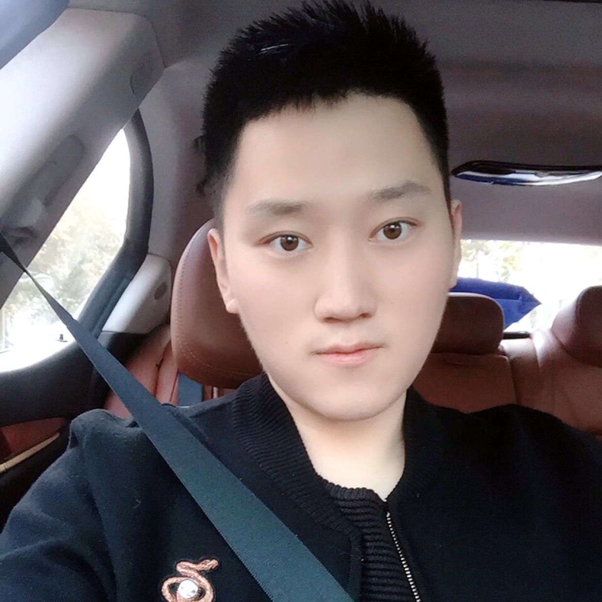 开玛莎的小哥哥的照片