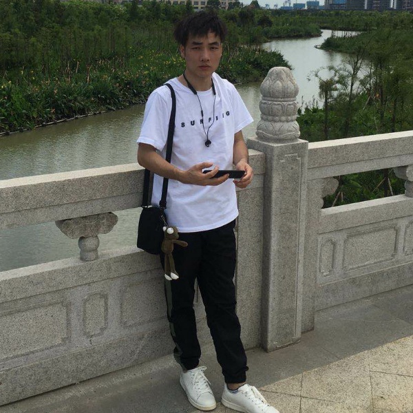 爱亻尔的照片