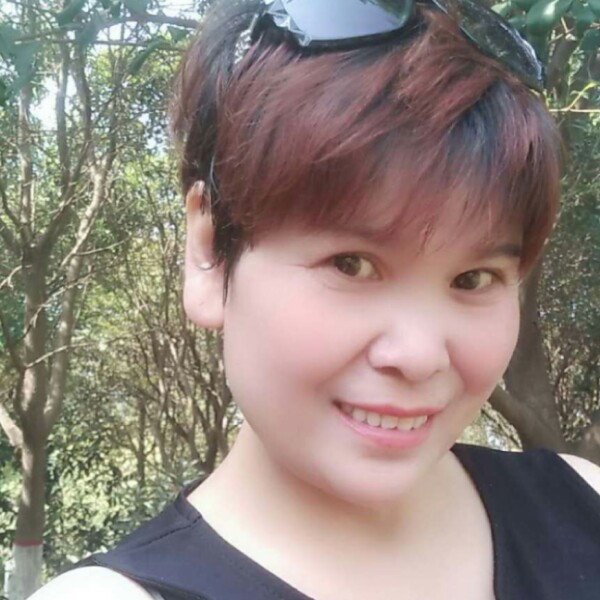 西牛漫步勤恳的照片