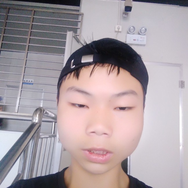 帆布鞋与爱笑的照片