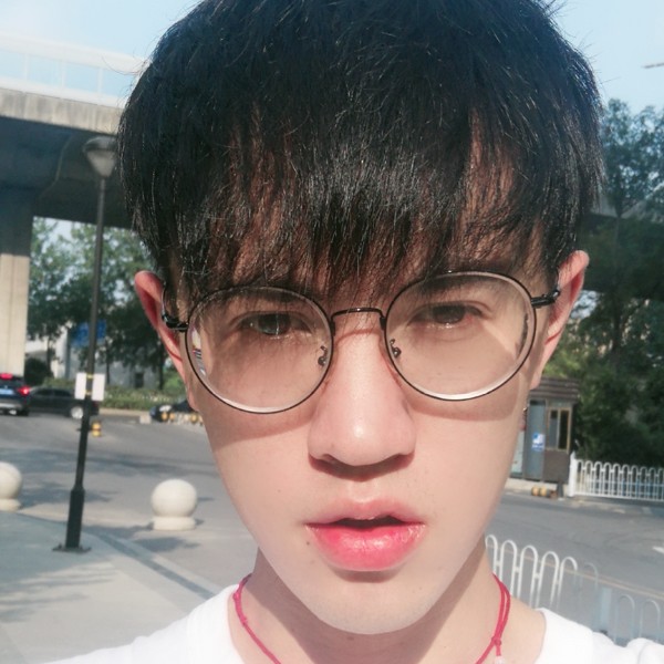 向北，的照片