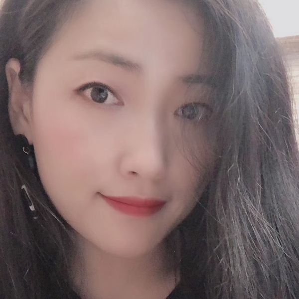 外套拿善良的照片
