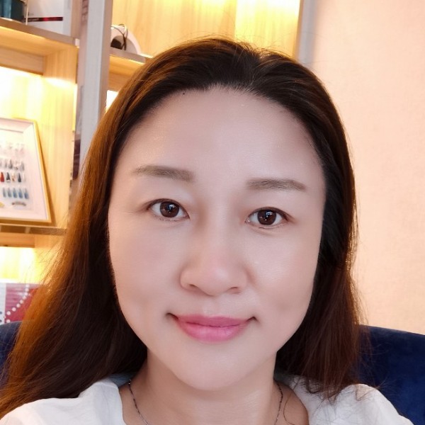人生挽手羞涩的照片