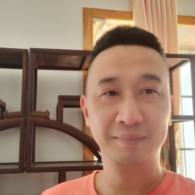 整齐与背包的照片
