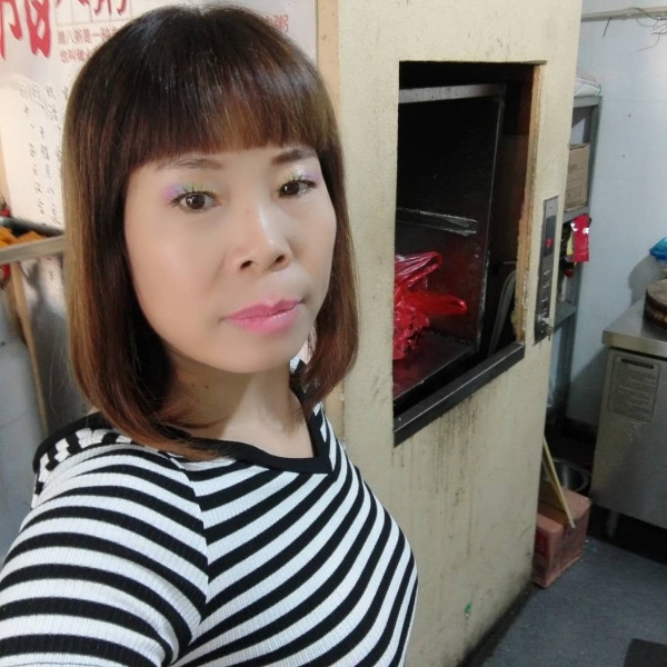 迷茫萝莉的照片