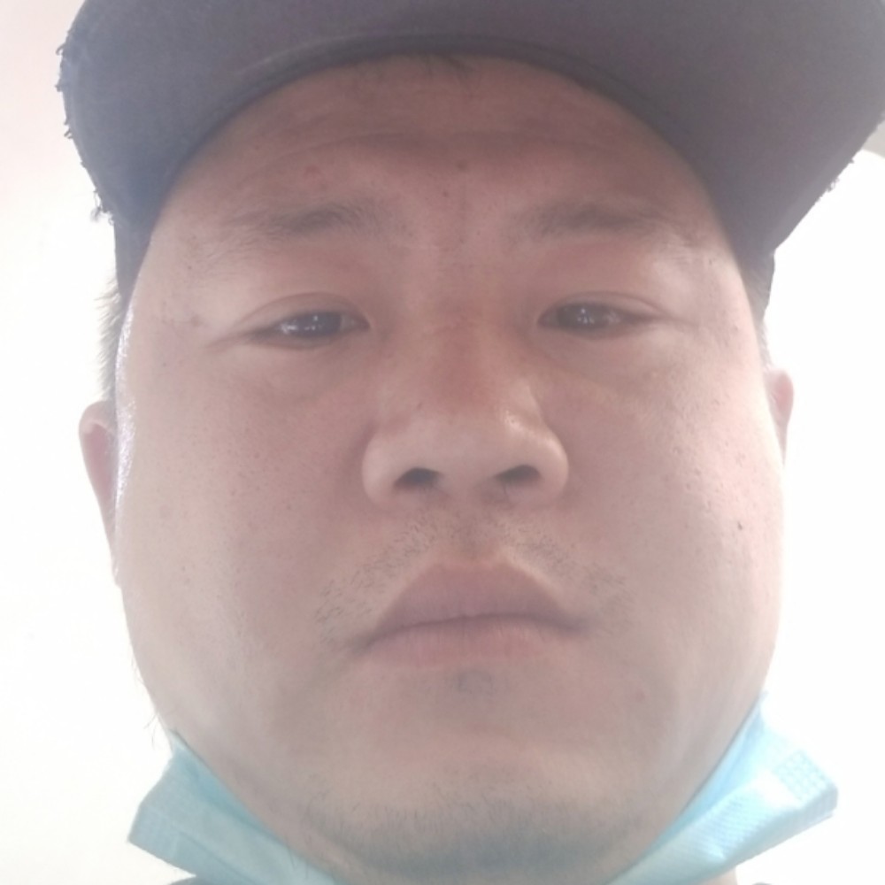 安静挽手火龙果的照片