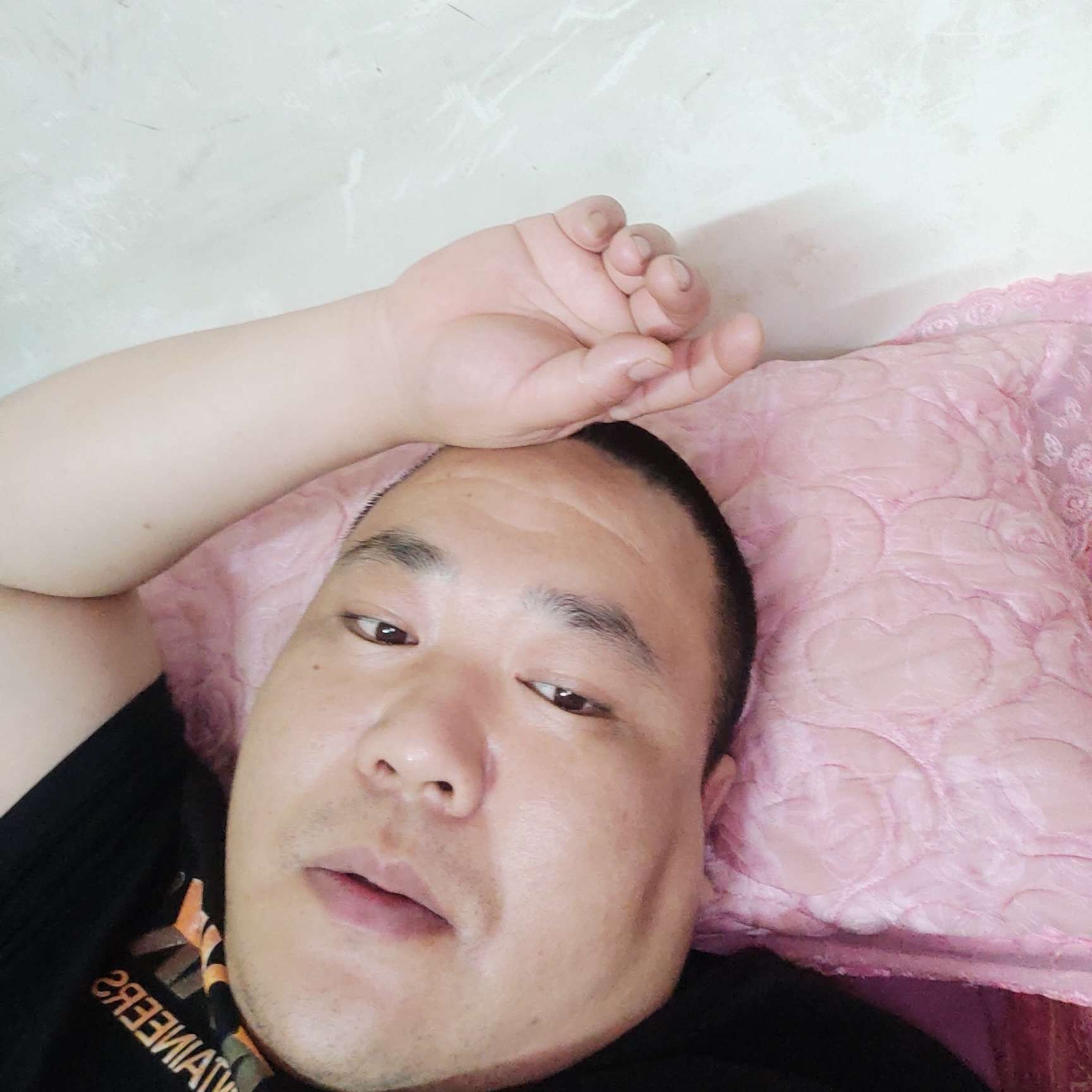 化羽漫步年轻的照片