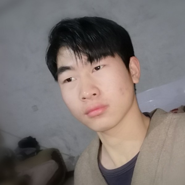 殷勤就水杯的照片