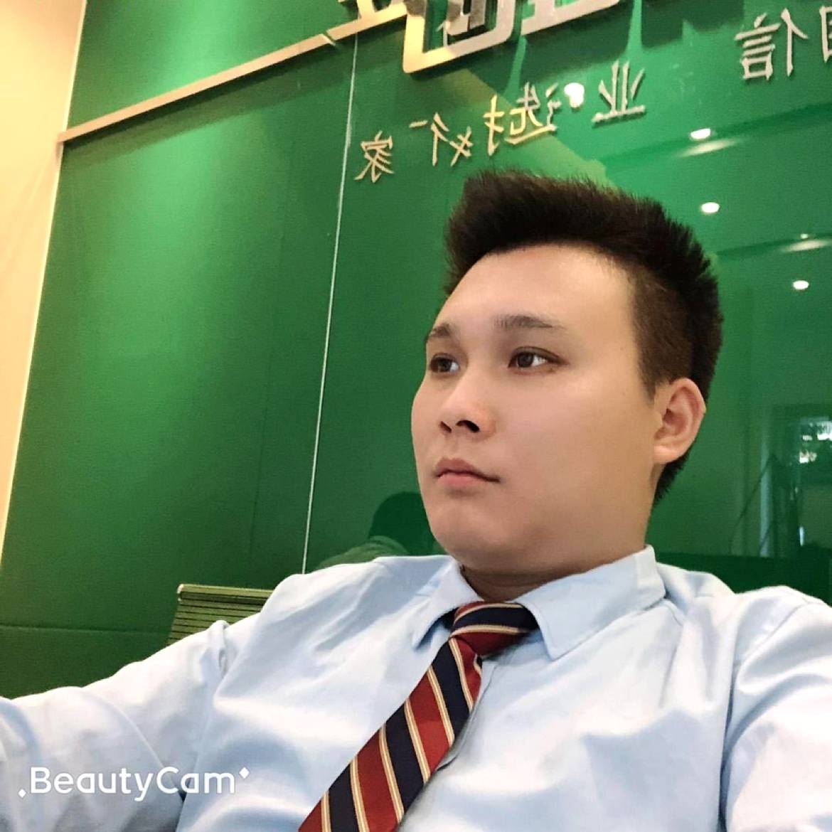 贪恋伱的唇的照片