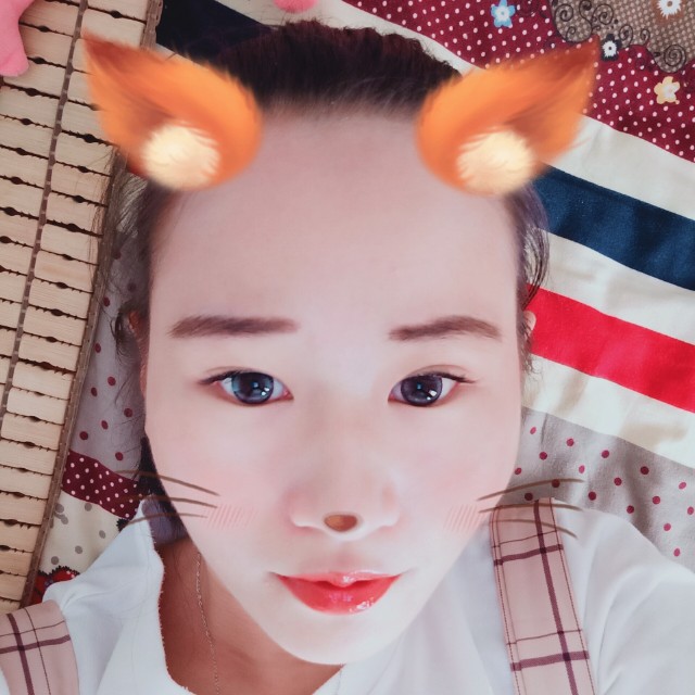 蝴蝶少女的照片