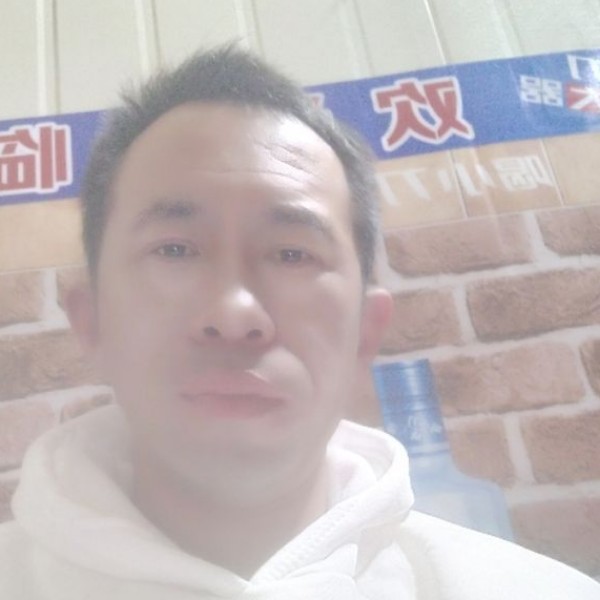 孤狼风中的照片